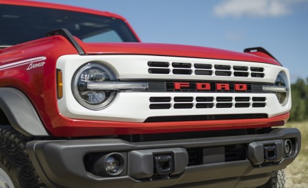 2023 Ford Bronco 2-door Heritage Edition (Color: Race Red) Front Wallpapers 450x275 (5)