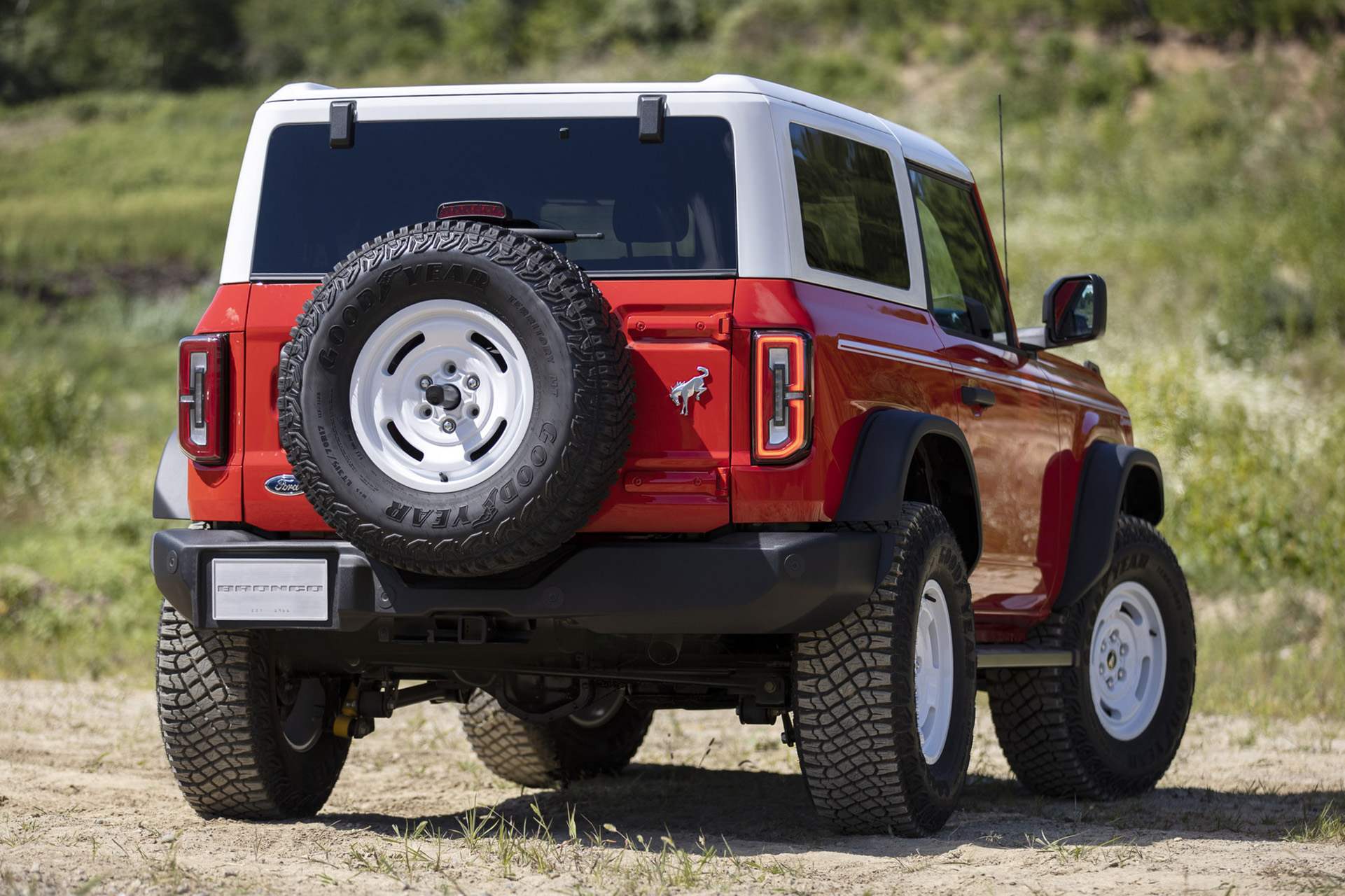 2023 Ford Bronco 2-door Heritage Edition (Color: Race Red) Rear Wallpapers (4)