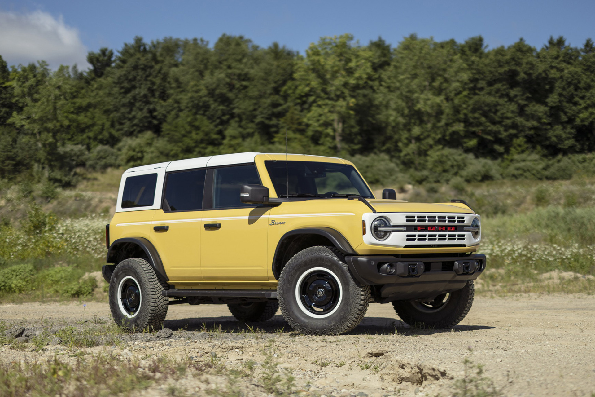 2023 Ford Bronco Heritage Edition (Color: Yellowstone Metallic) Front Three-Quarter Wallpapers (1)