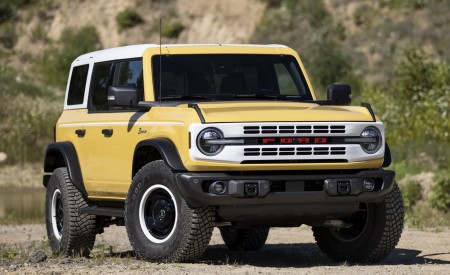 2023 Ford Bronco Heritage Edition (Color: Yellowstone Metallic) Front Wallpapers 450x275 (2)