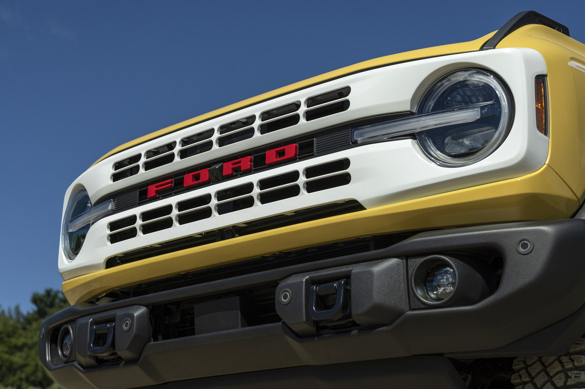 2023 Ford Bronco Heritage Edition (Color: Yellowstone Metallic) Grille Wallpapers (4)