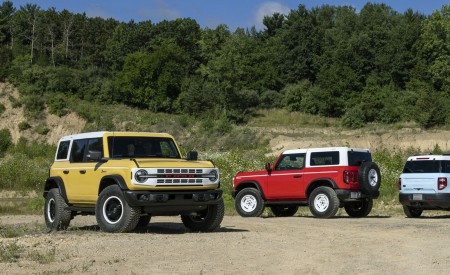 2023 Ford Bronco Heritage Edition Lineup Wallpapers 450x275 (9)
