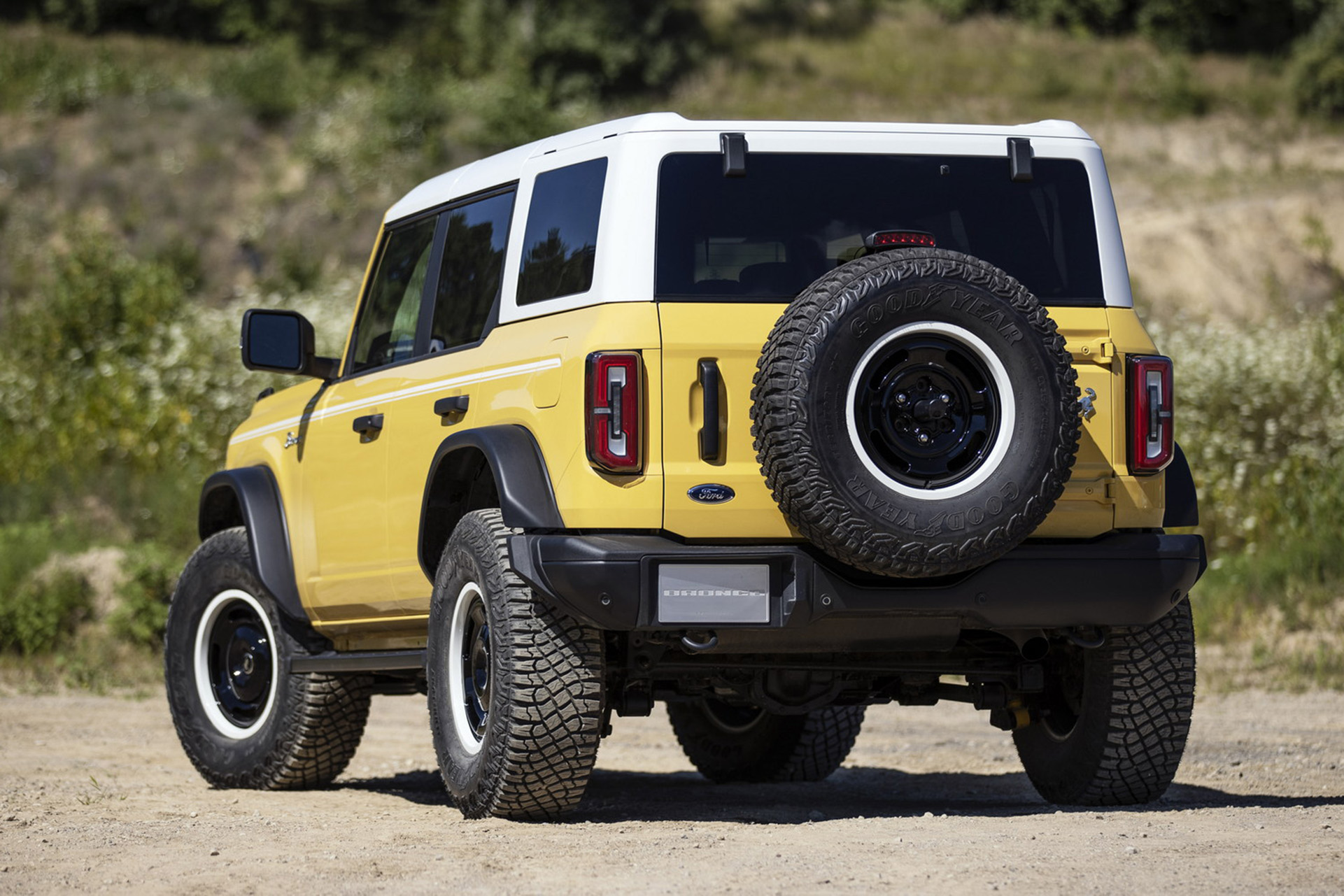 2023 Ford Bronco Heritage Edition (Color: Yellowstone Metallic) Rear Wallpapers #3 of 10