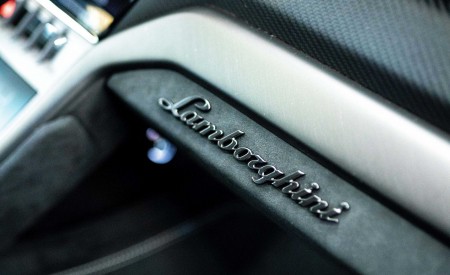2023 Lamborghini Urus Performante Interior Detail Wallpapers 450x275 (45)