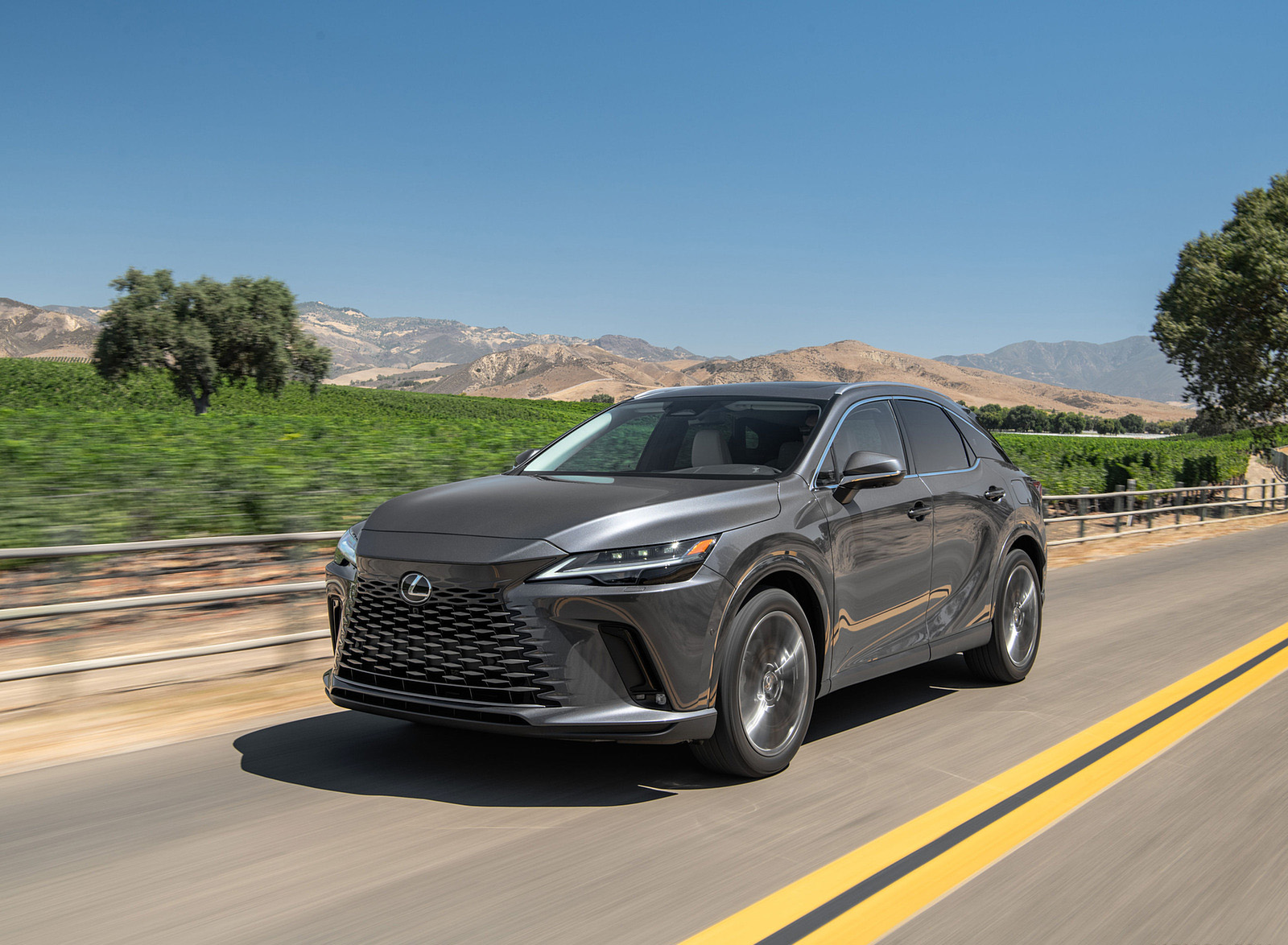 2023 Lexus RX 450h+ Luxury PHEV (Color: Sonic Grey) Front Three-Quarter Wallpapers (1)