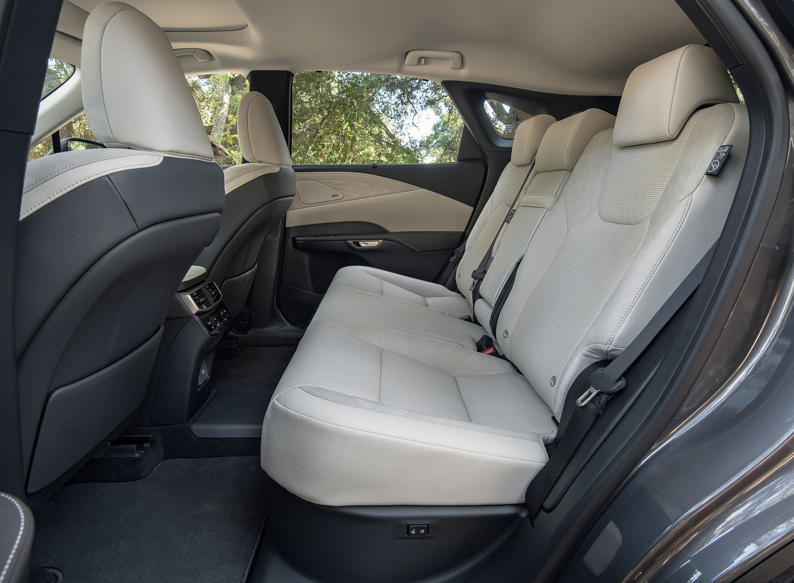 2023 Lexus RX 450h+ Luxury PHEV (Color: Sonic Grey) Interior Rear Seats Wallpapers #48 of 63