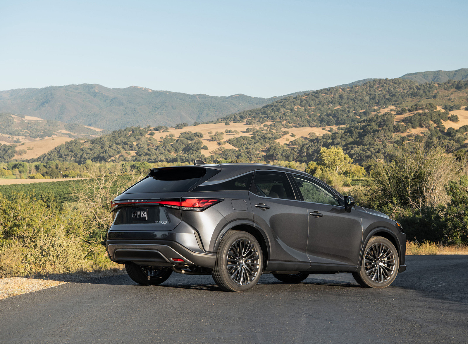 2023 Lexus RX 450h+ Luxury PHEV (Color: Sonic Grey) Rear Three-Quarter Wallpapers #21 of 63