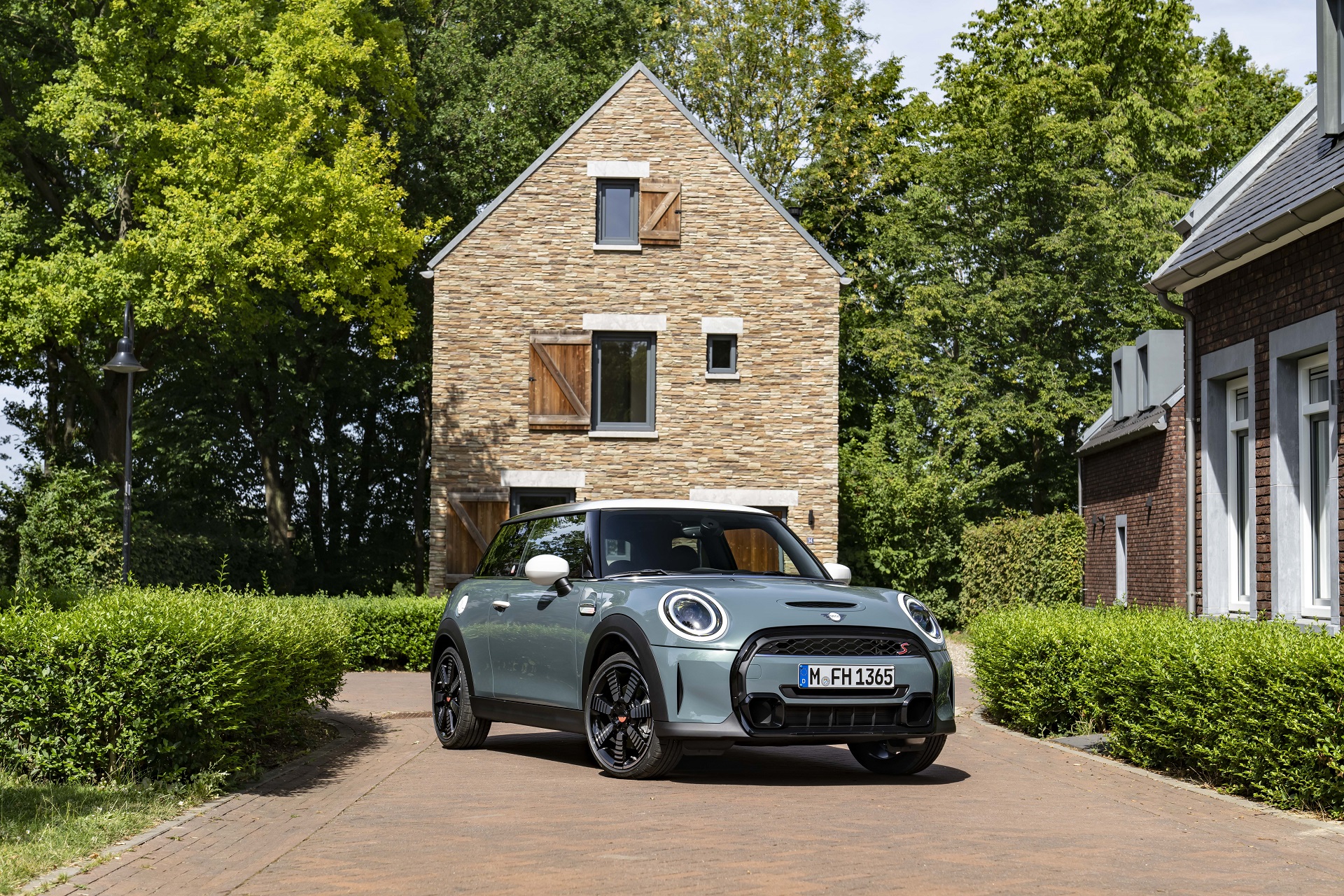 2023 MINI Cooper S 3-door Multitone Edition Front Three-Quarter Wallpapers (3)