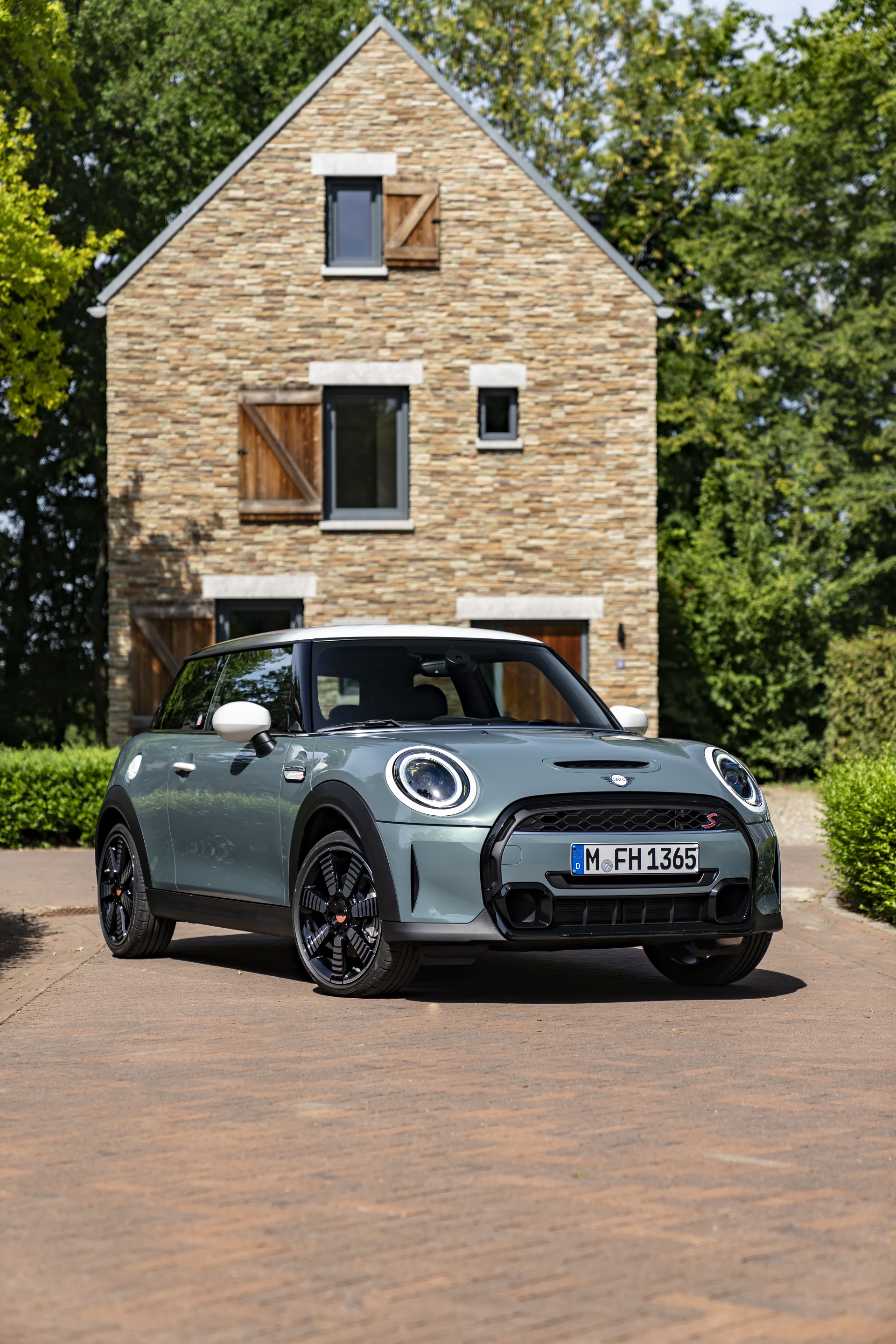 2023 MINI Cooper S 3-door Multitone Edition Front Three-Quarter Wallpapers (4)