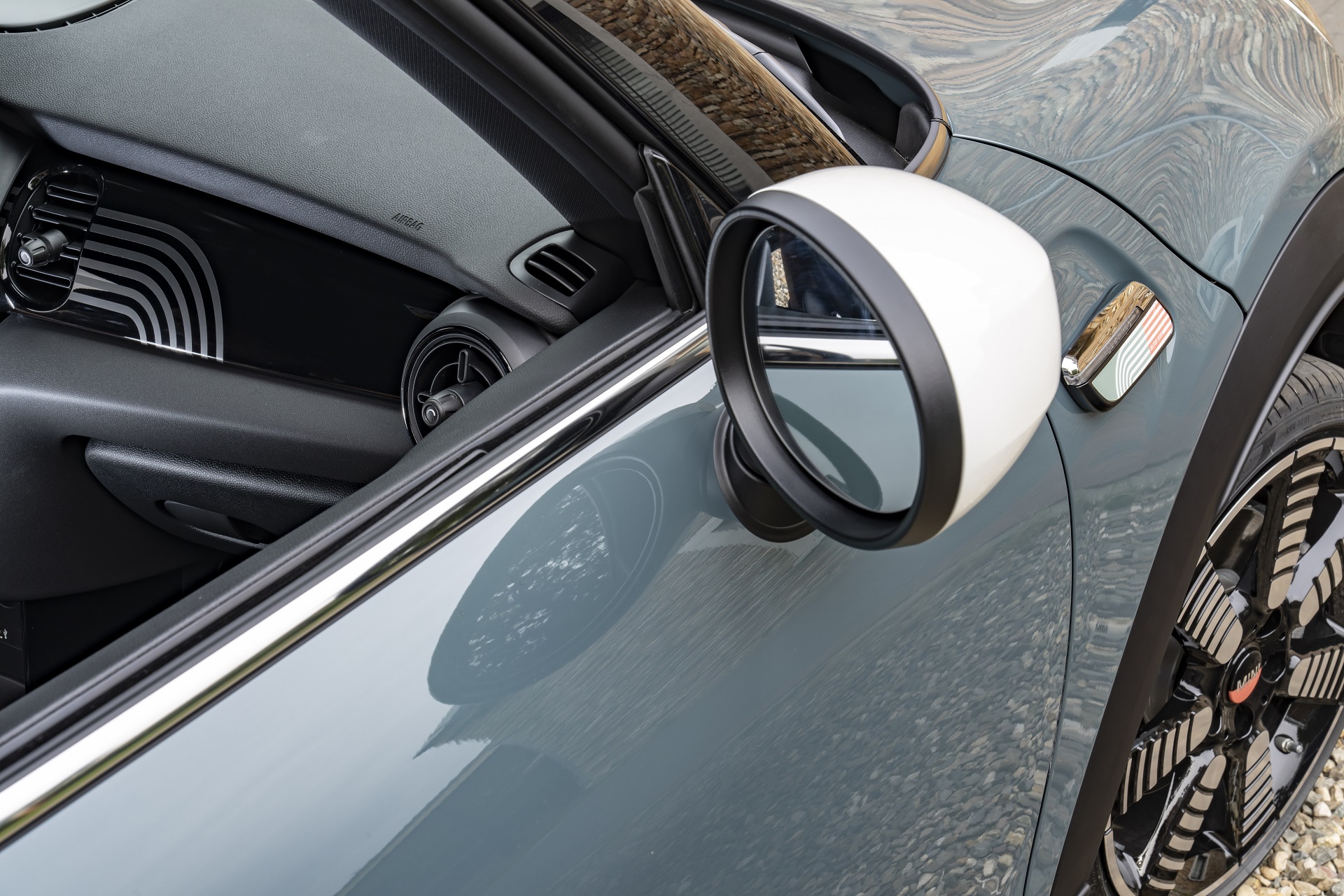 2023 MINI Cooper S 3-door Multitone Edition Mirror Wallpapers #40 of 72