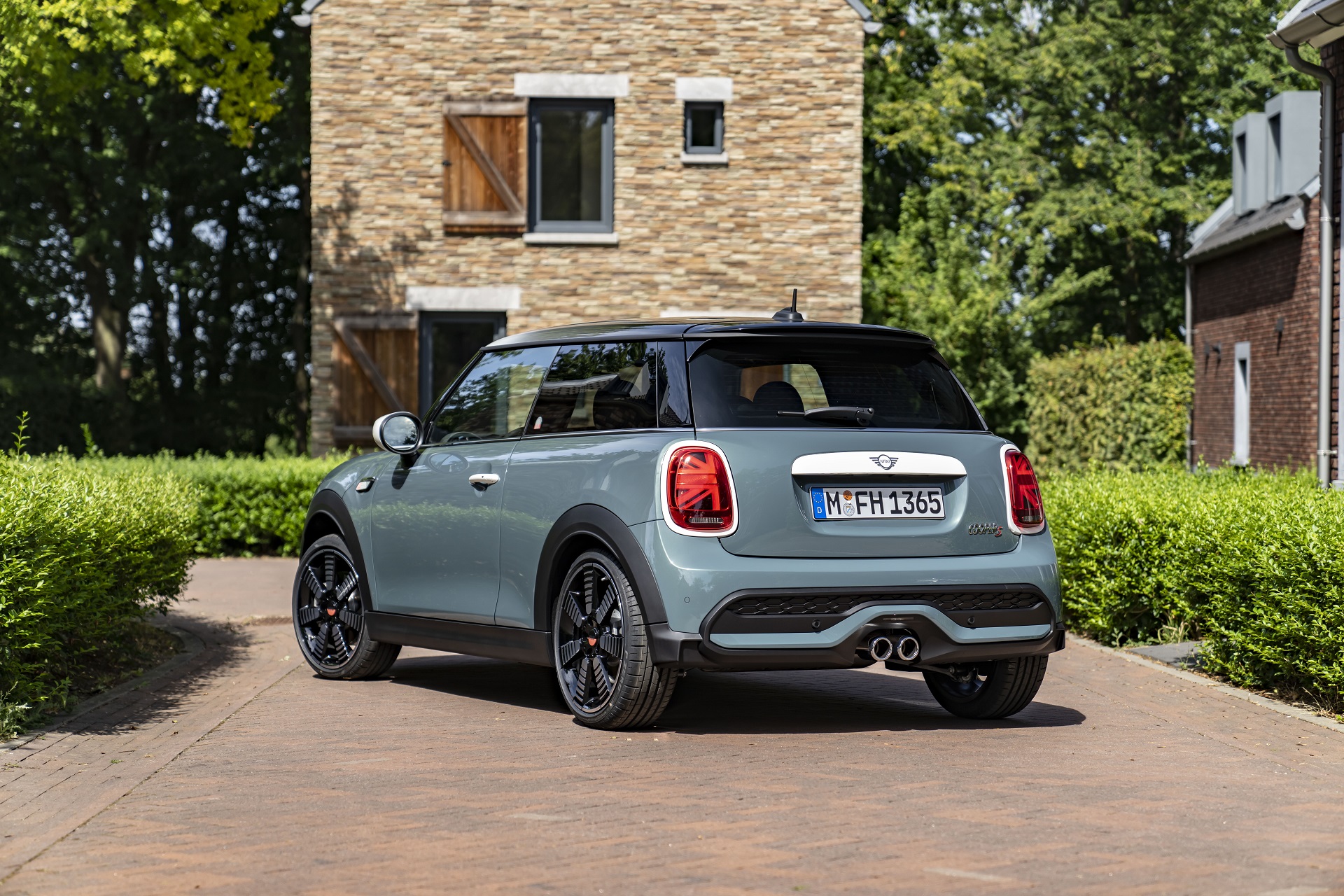 2023 MINI Cooper S 3-door Multitone Edition Rear Three-Quarter Wallpapers (5)