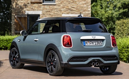 2023 MINI Cooper S 3-door Multitone Edition Rear Three-Quarter Wallpapers 450x275 (6)