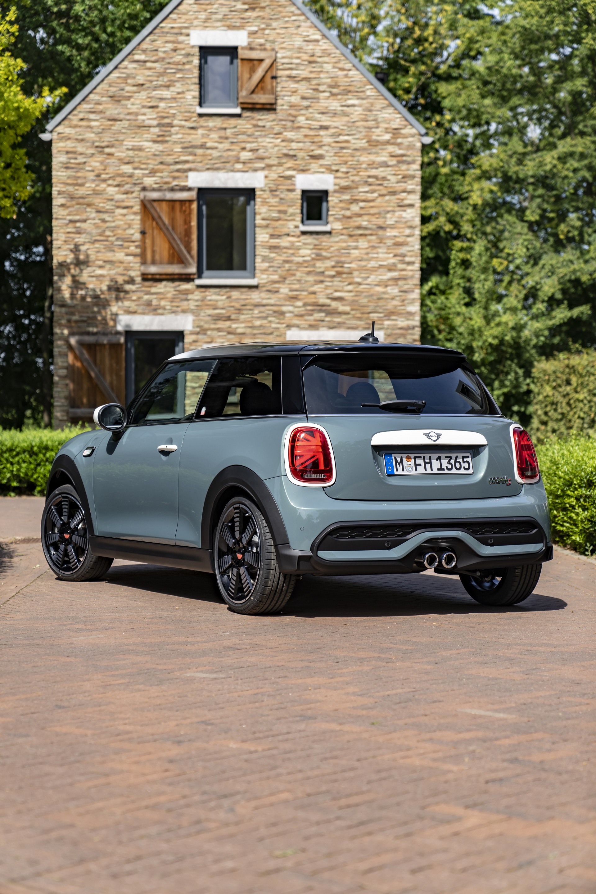 2023 MINI Cooper S 3-door Multitone Edition Rear Three-Quarter Wallpapers (6)