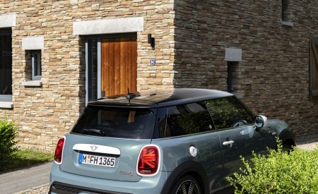 2023 MINI Cooper S 3-door Multitone Edition Rear Three-Quarter Wallpapers 450x275 (22)