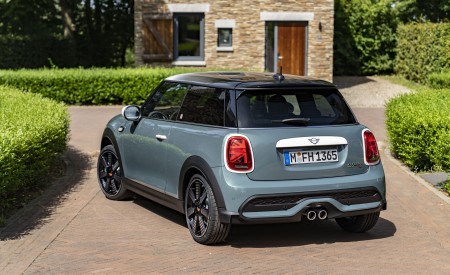 2023 MINI Cooper S 3-door Multitone Edition Rear Three-Quarter Wallpapers 450x275 (7)