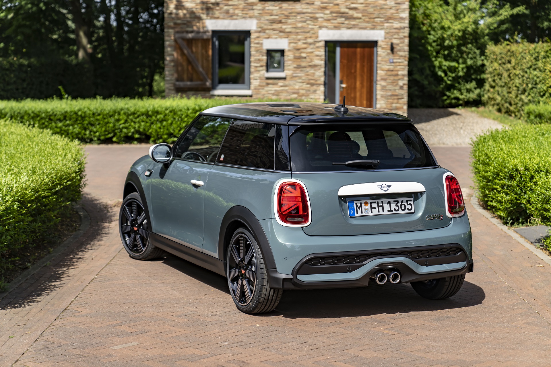 2023 MINI Cooper S 3-door Multitone Edition Rear Three-Quarter Wallpapers (7)