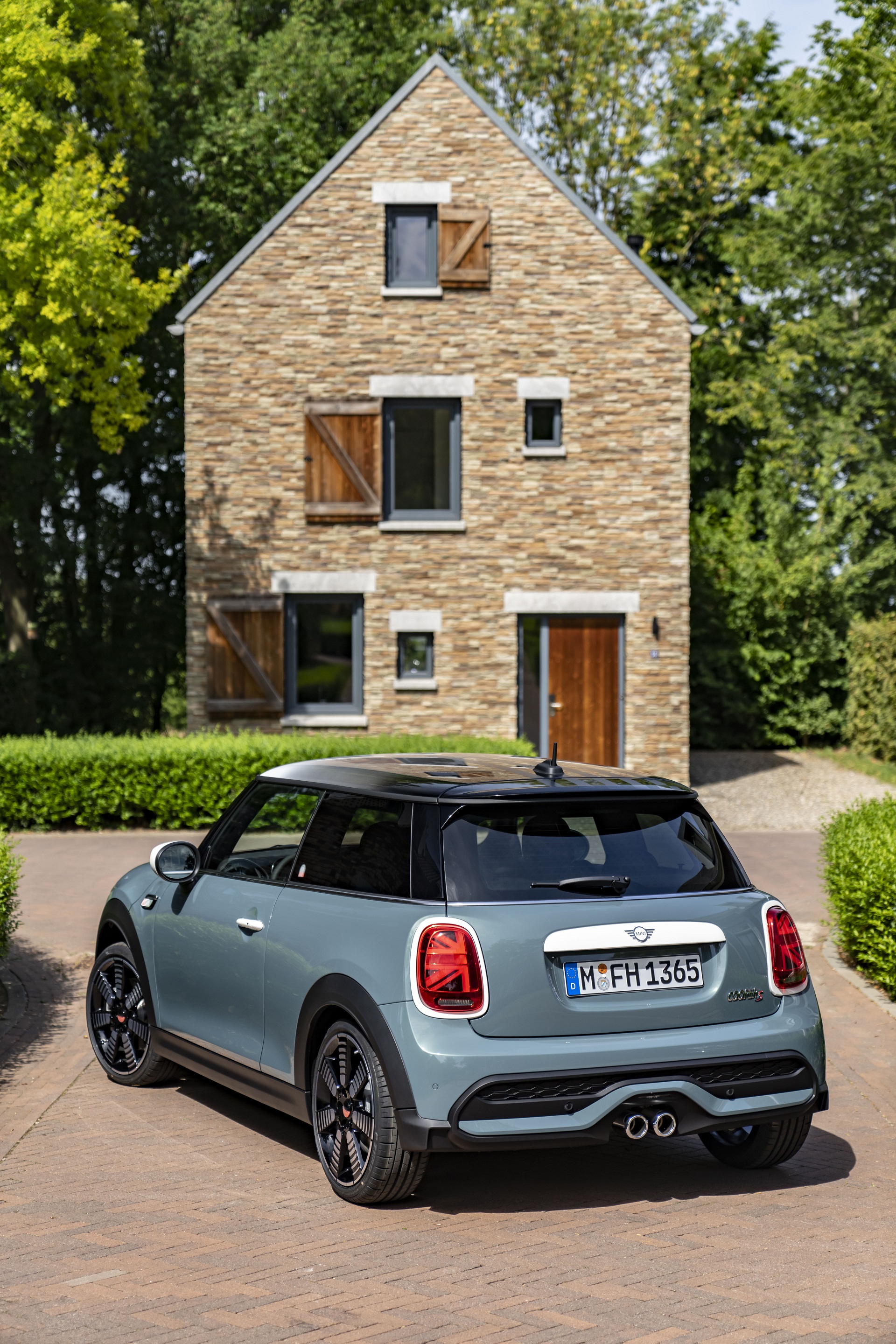 2023 MINI Cooper S 3-door Multitone Edition Rear Three-Quarter Wallpapers (8)