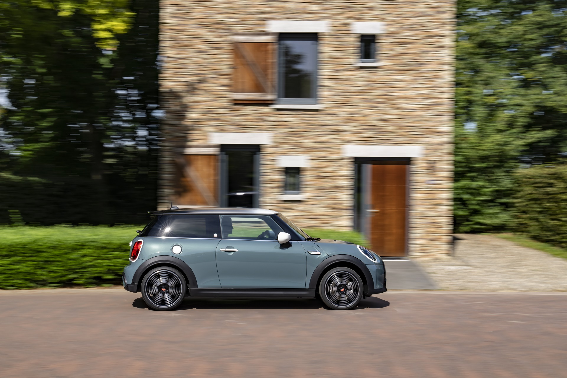 2023 MINI Cooper S 3-door Multitone Edition Side Wallpapers (9)