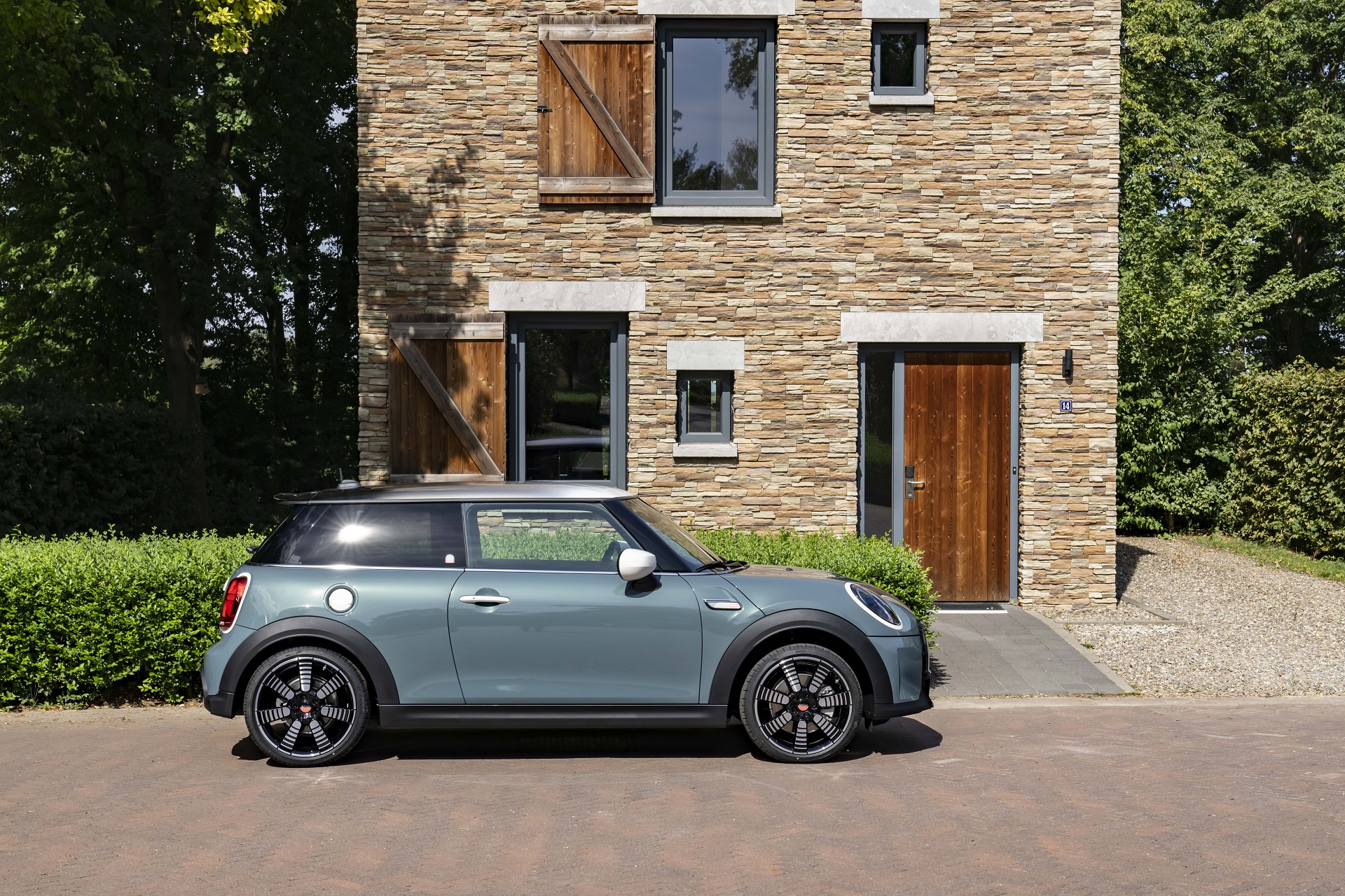 2023 MINI Cooper S 3-door Multitone Edition Side Wallpapers (10)