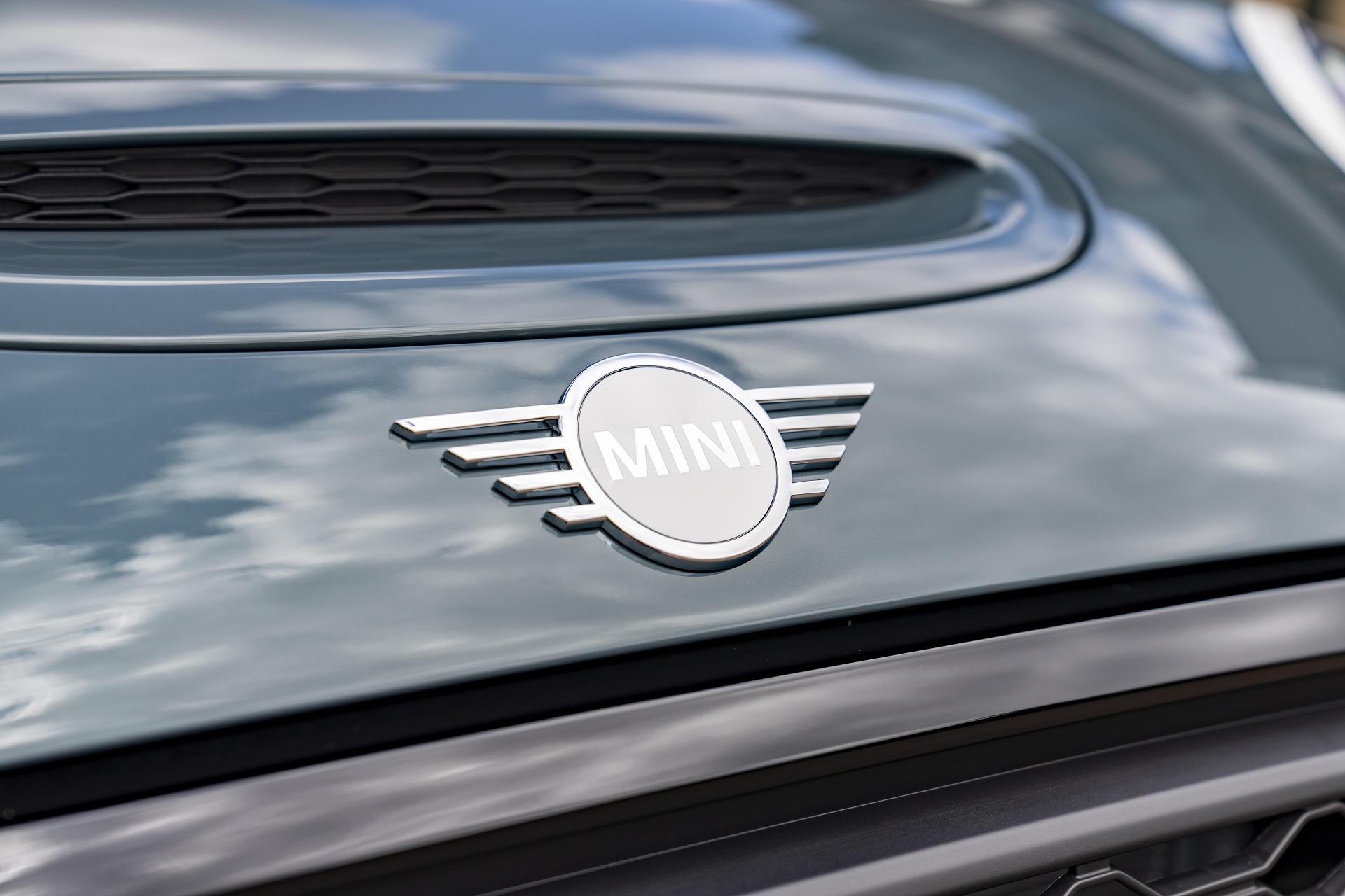2023 MINI Cooper S 5-door Multitone Edition Badge Wallpapers #32 of 66