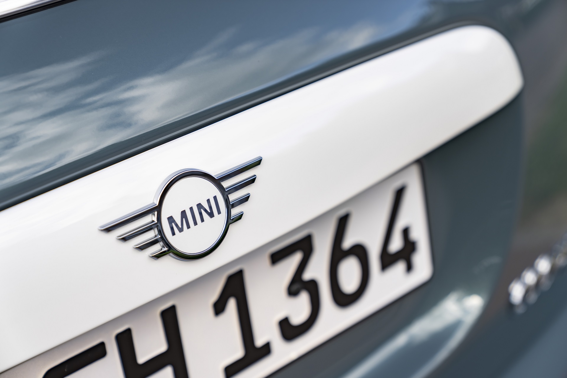 2023 MINI Cooper S 5-door Multitone Edition Badge Wallpapers #50 of 66