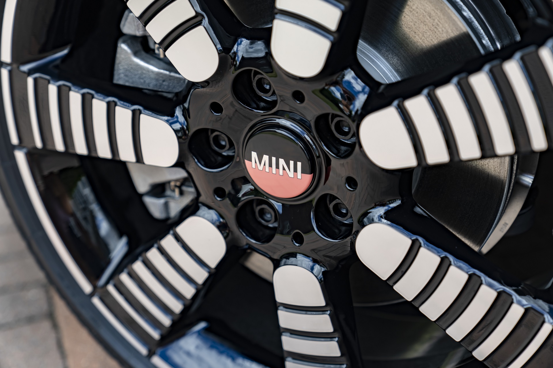 2023 MINI Cooper S 5-door Multitone Edition Brakes Wallpapers #38 of 66