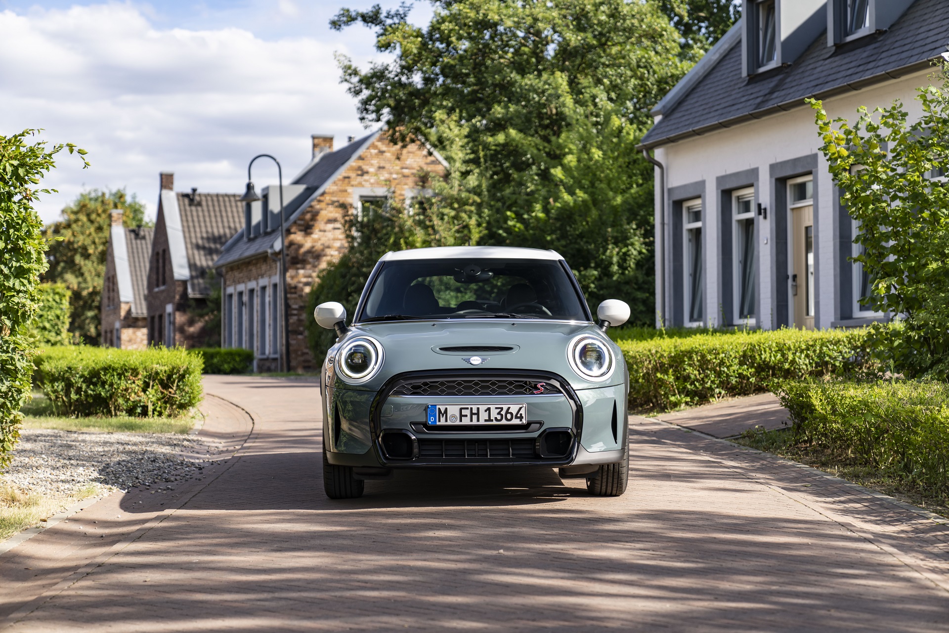 2023 MINI Cooper S 5-door Multitone Edition Front Wallpapers  #15 of 66