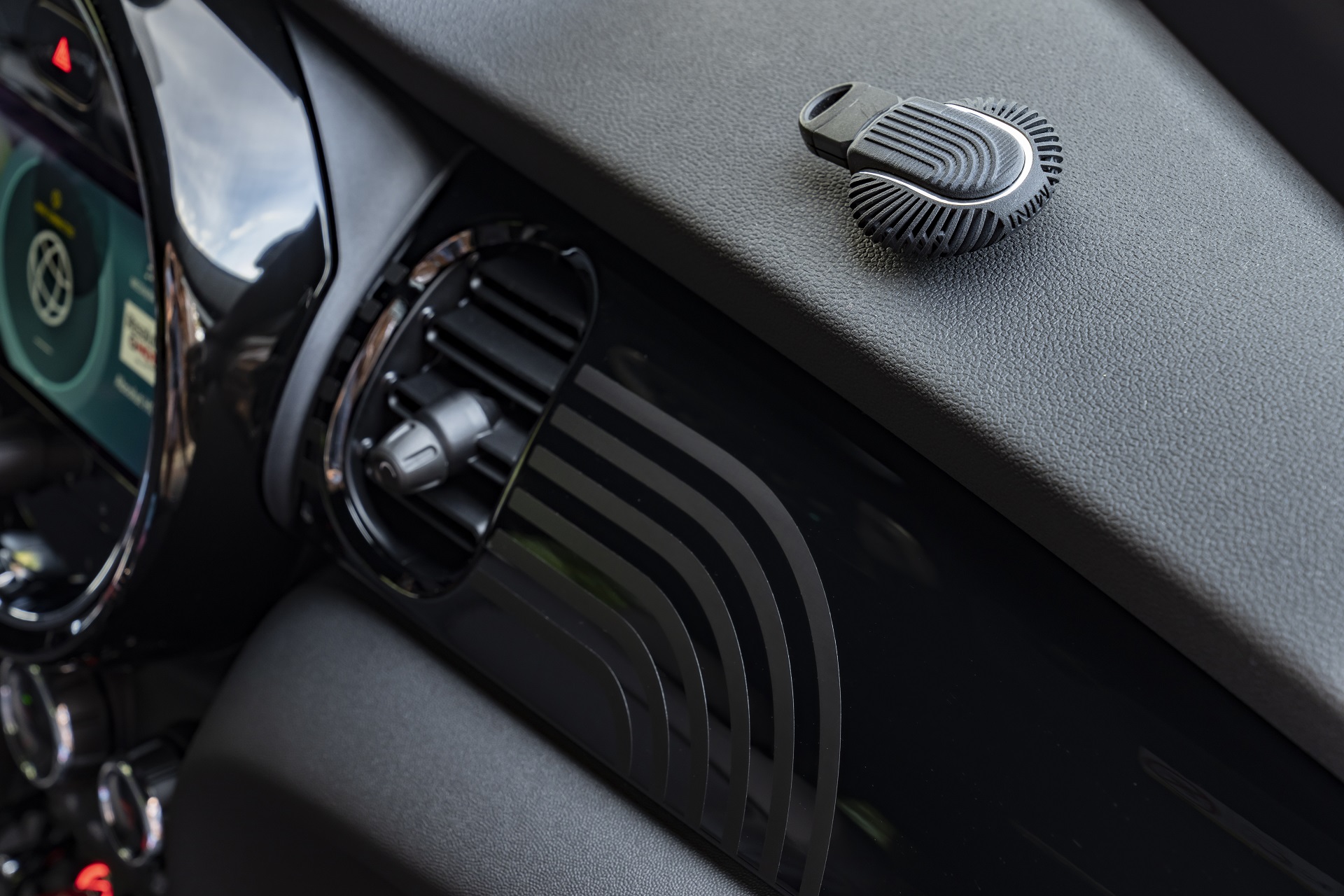 2023 MINI Cooper S 5-door Multitone Edition Key Fob Wallpapers #66 of 66