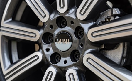 2023 MINI Cooper S Clubman Multitone Edition Brakes Wallpapers 450x275 (33)