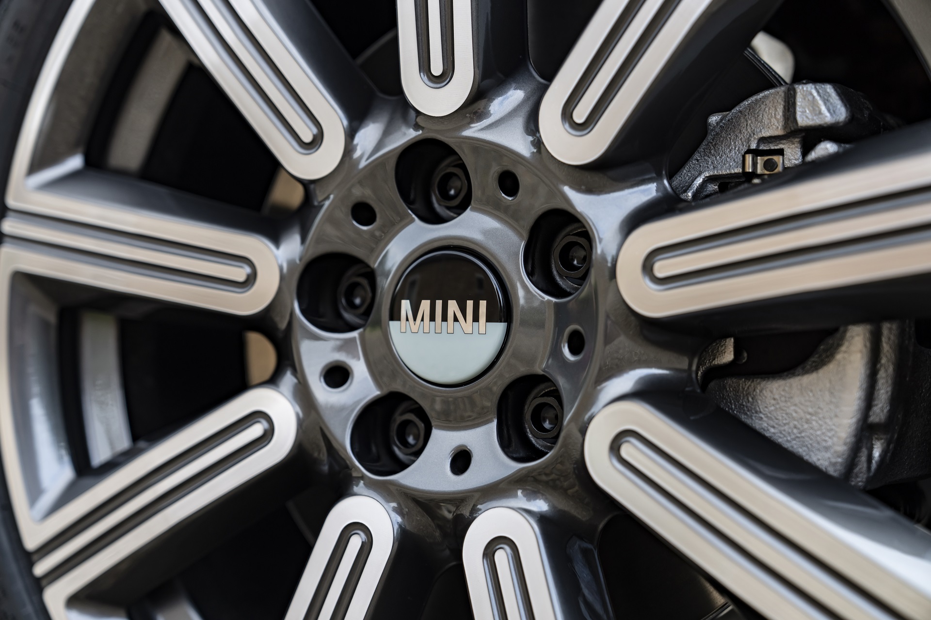 2023 MINI Cooper S Clubman Multitone Edition Brakes Wallpapers #33 of 56