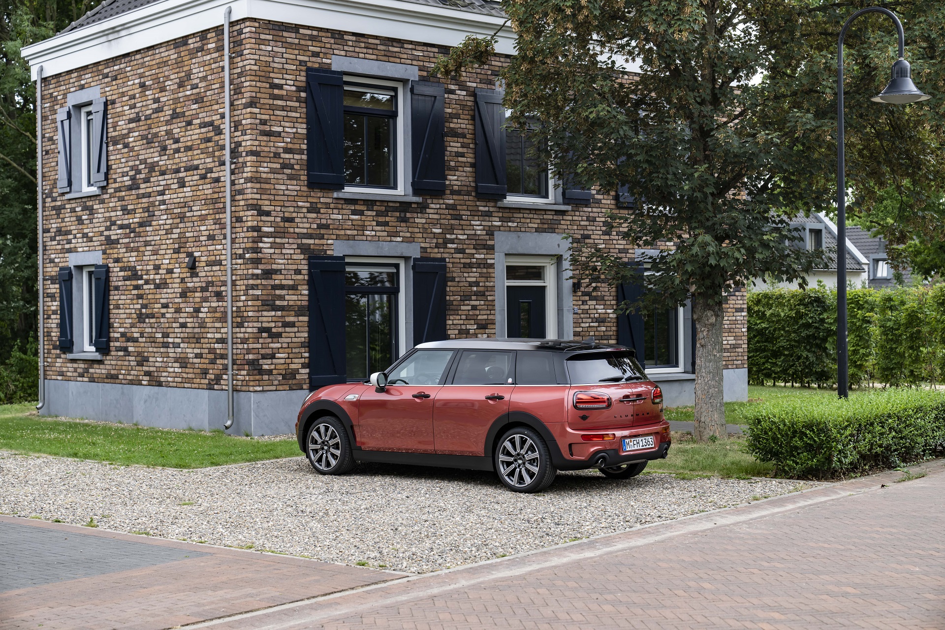 2023 MINI Cooper S Clubman Multitone Edition Rear Three-Quarter Wallpapers (8)