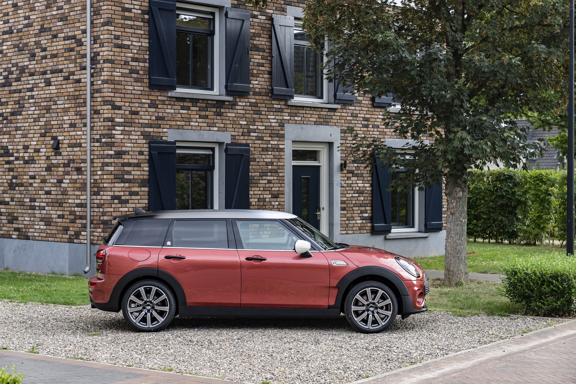 2023 MINI Cooper S Clubman Multitone Edition Side Wallpapers (6)