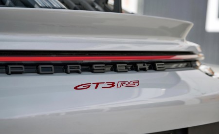 2023 Porsche 911 GT3 RS Badge Wallpapers 450x275 (15)