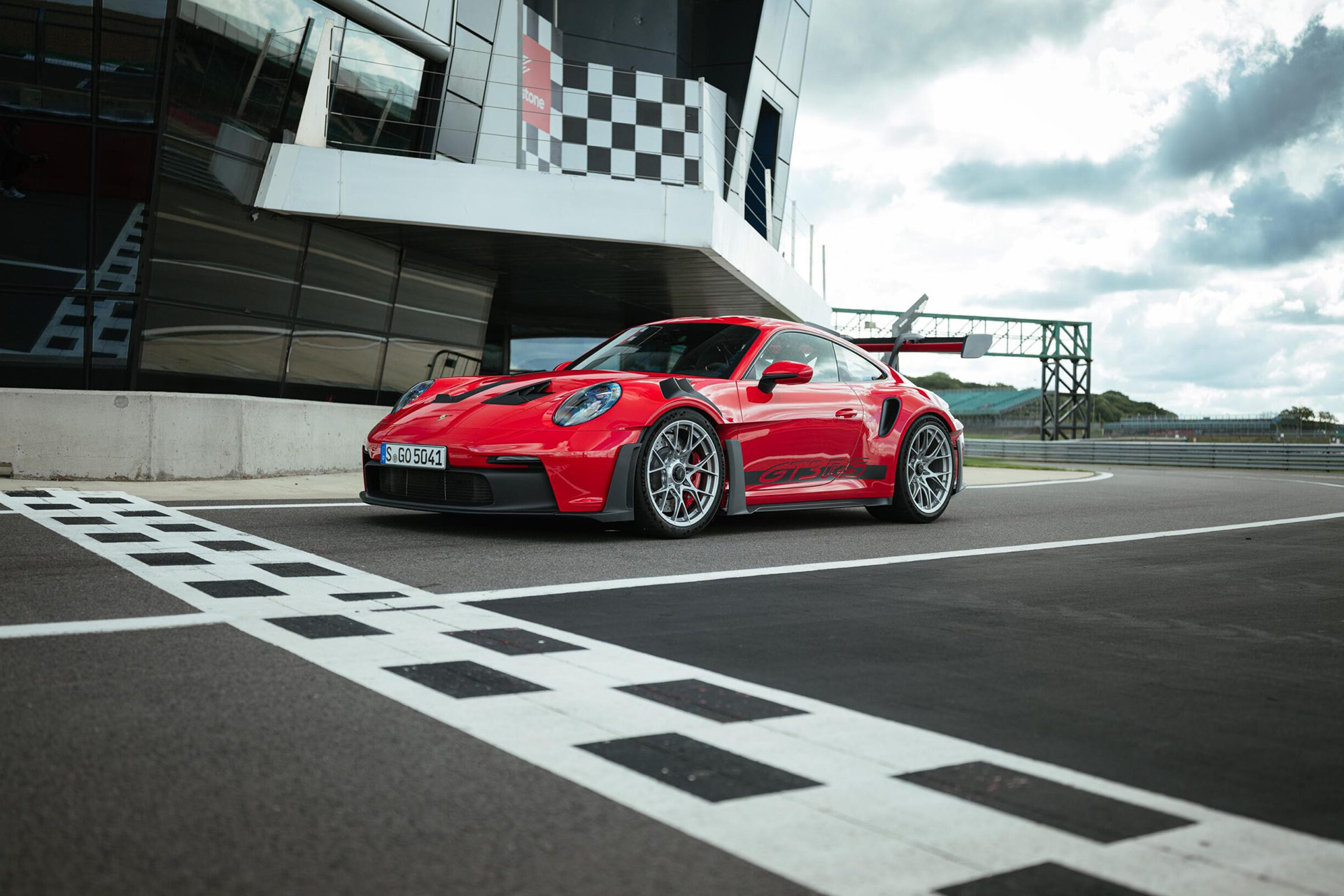 2023 Porsche 911 GT3 RS (Color: Guards Red) Front Three-Quarter Wallpapers #56 of 153