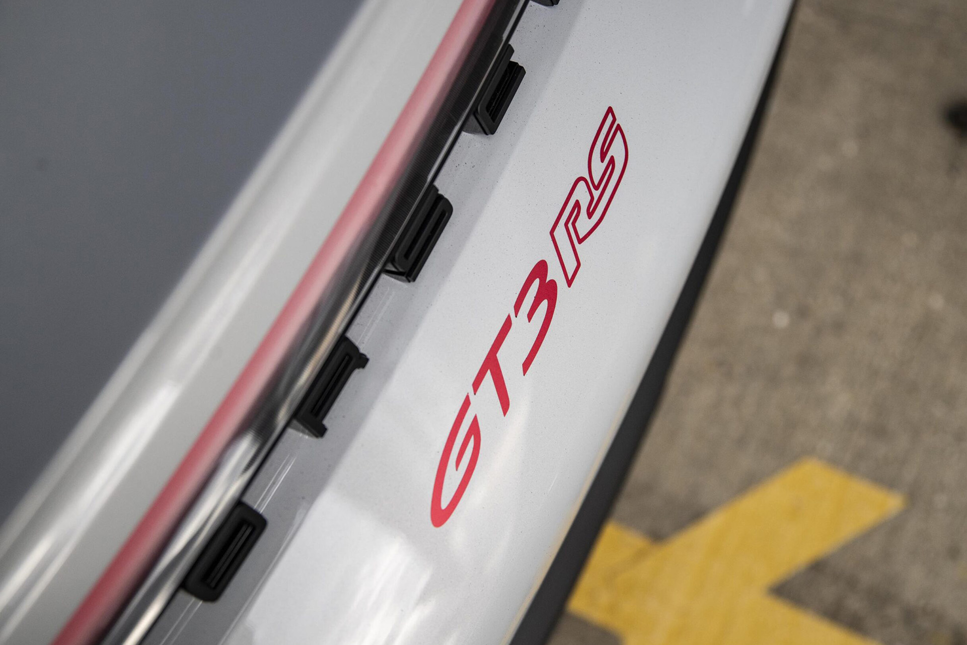 2023 Porsche 911 GT3 RS (Color: Ice Grey Metallic) Detail Wallpapers #109 of 153