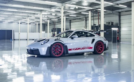 2023 Porsche 911 GT3 RS (Color: Ice Grey Metallic) Front Three-Quarter Wallpapers 450x275 (102)