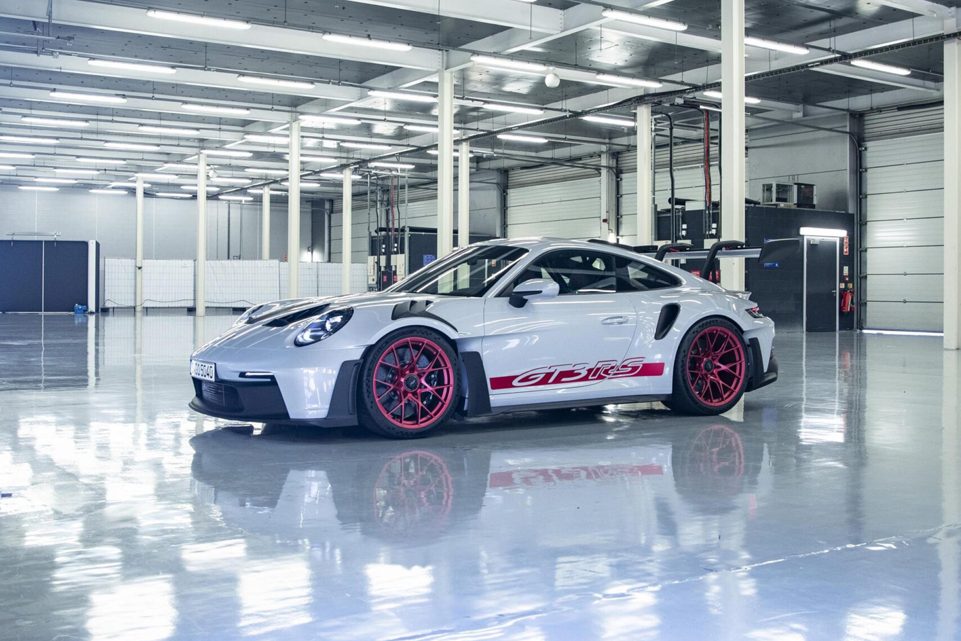 2023 Porsche 911 GT3 RS (Color: Ice Grey Metallic) Front Three-Quarter Wallpapers #102 of 153