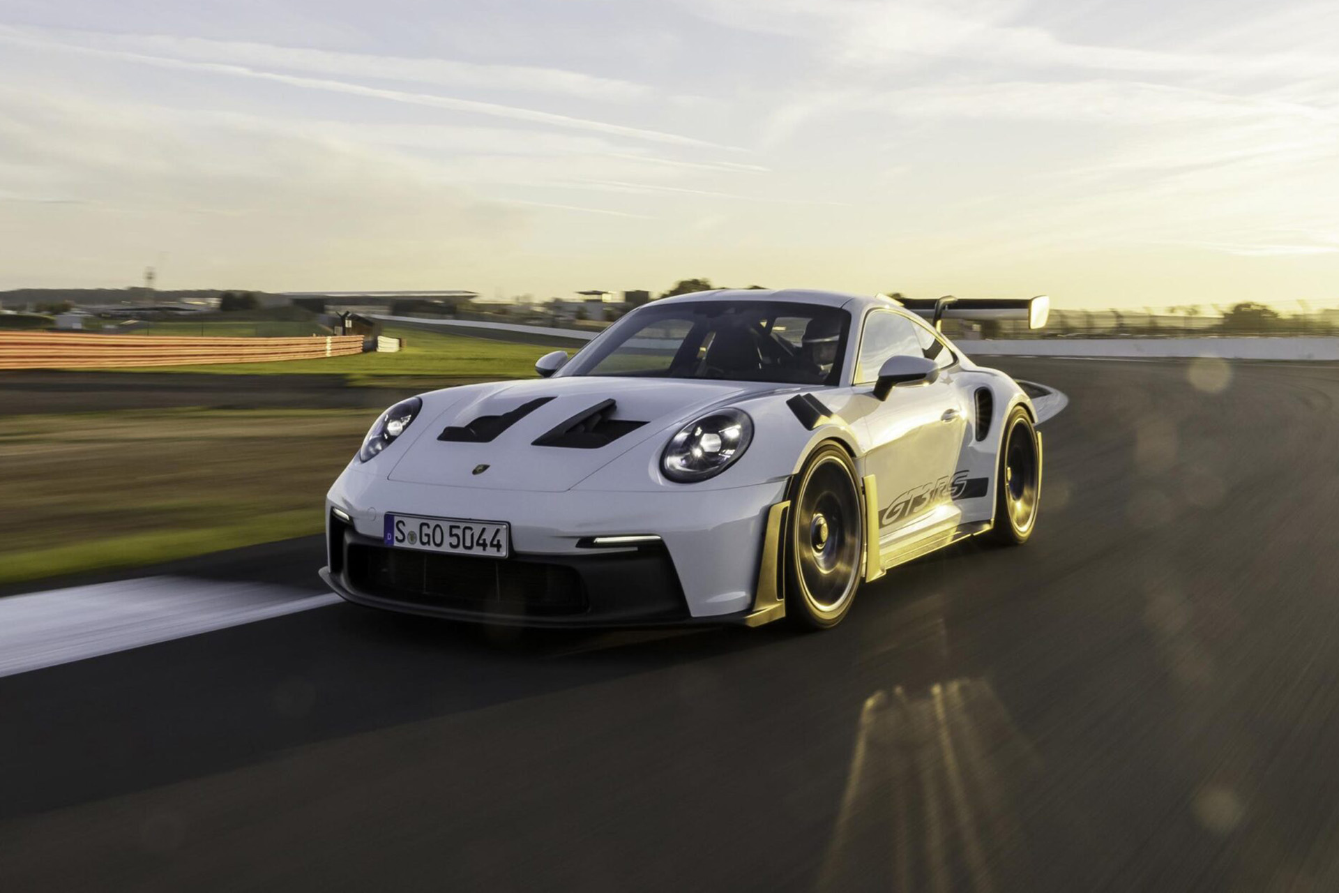 2023 Porsche 911 GT3 RS (Color: White) Front Three-Quarter Wallpapers #123 of 153
