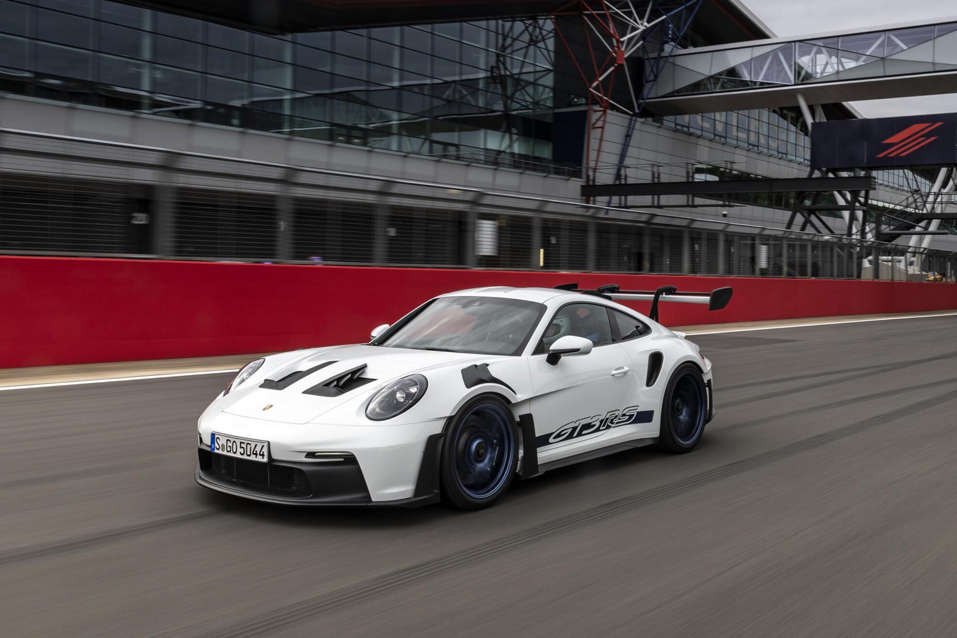2023 Porsche 911 GT3 RS (Color: White) Front Three-Quarter Wallpapers #131 of 153