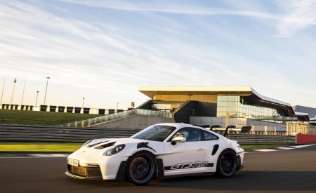 2023 Porsche 911 GT3 RS (Color: White) Front Three-Quarter Wallpapers 450x275 (124)