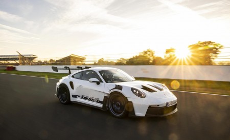 2023 Porsche 911 GT3 RS (Color: White) Front Three-Quarter Wallpapers 450x275 (125)