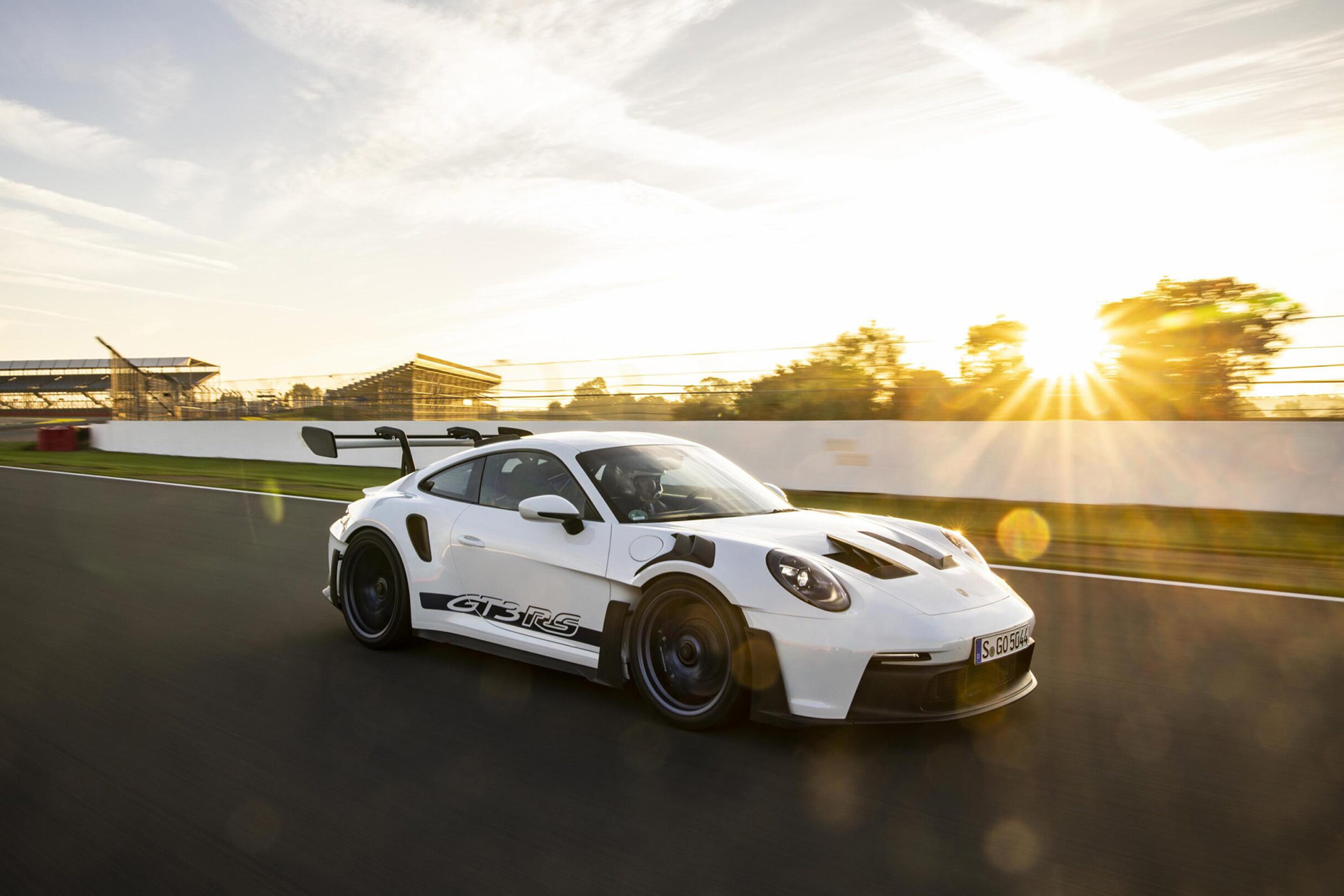 2023 Porsche 911 GT3 RS (Color: White) Front Three-Quarter Wallpapers #125 of 153