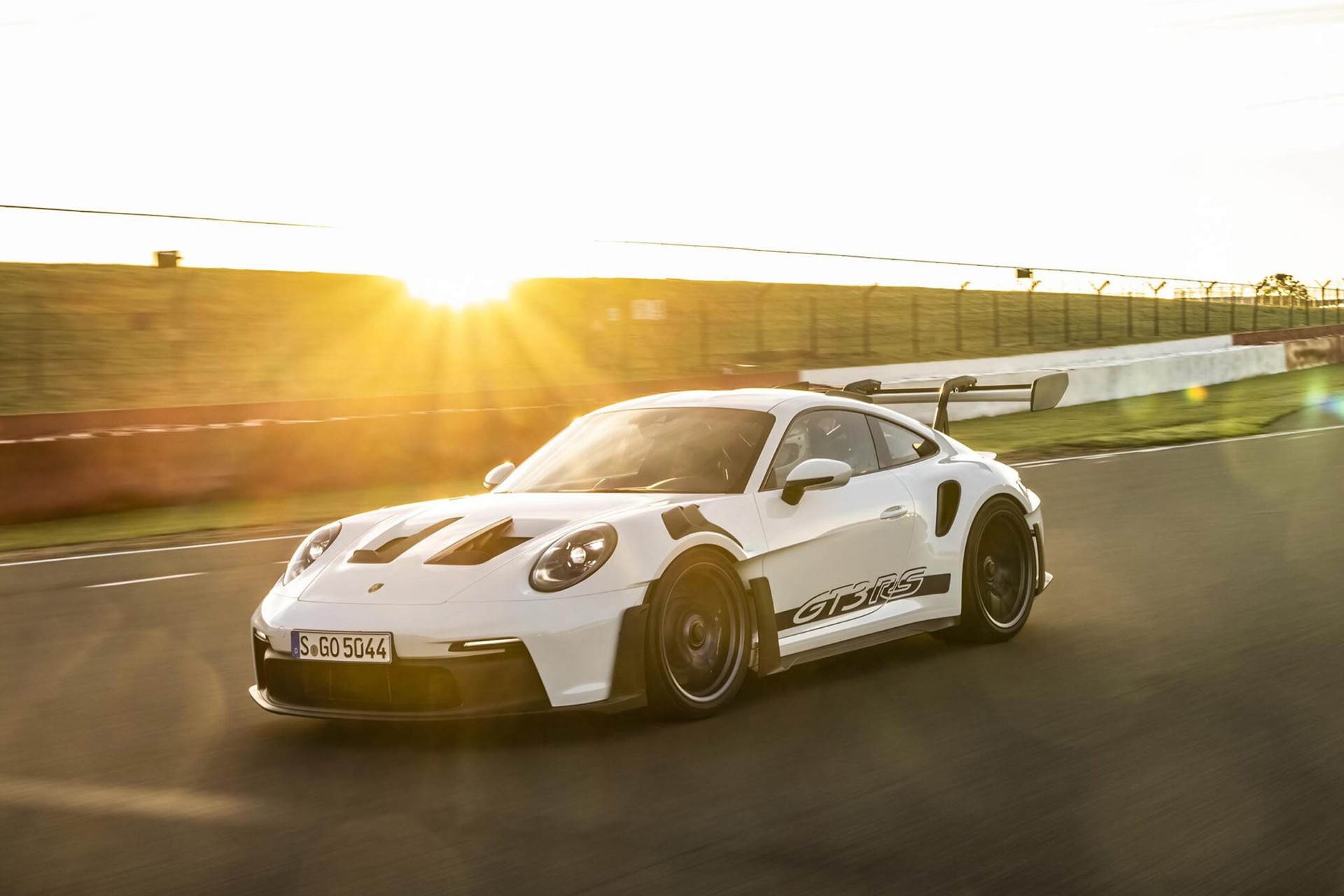2023 Porsche 911 GT3 RS (Color: White) Front Three-Quarter Wallpapers #127 of 153