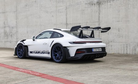 2023 Porsche 911 GT3 RS (Color: White) Rear Three-Quarter Wallpapers 450x275 (137)