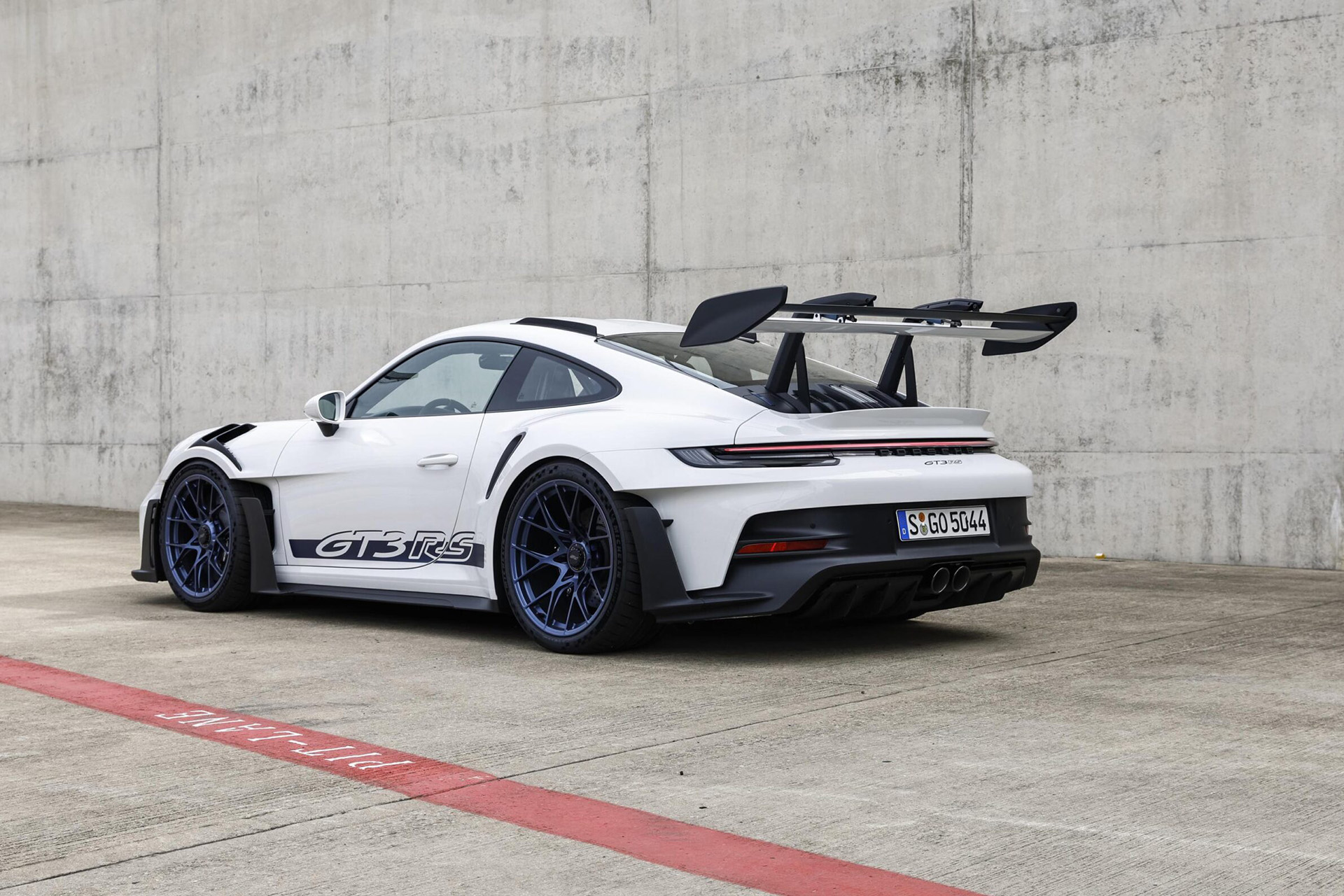 2023 Porsche 911 GT3 RS (Color: White) Rear Three-Quarter Wallpapers #137 of 153