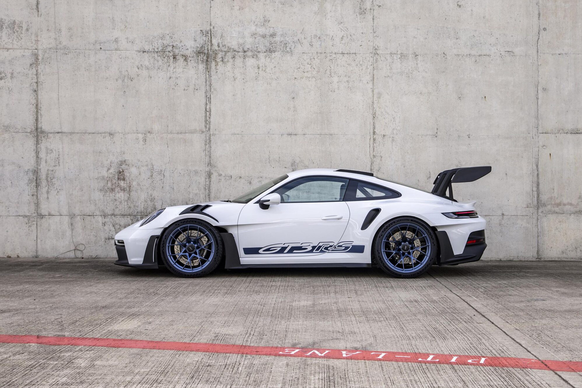 2023 Porsche 911 GT3 RS (Color: White) Side Wallpapers #138 of 153