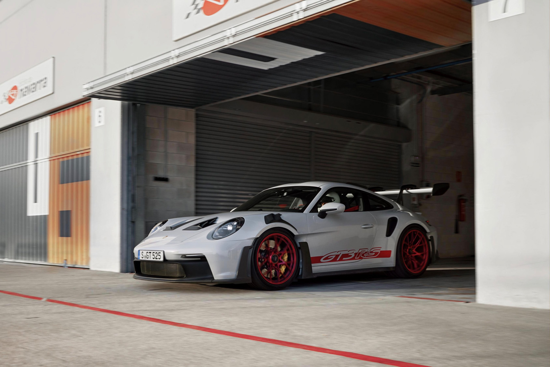 2023 Porsche 911 GT3 RS Front Three-Quarter Wallpapers (8)