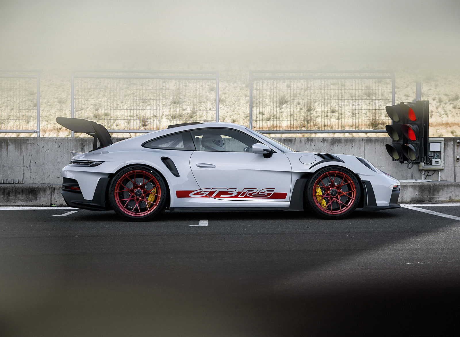 2023 Porsche 911 GT3 RS Side Wallpapers (5)