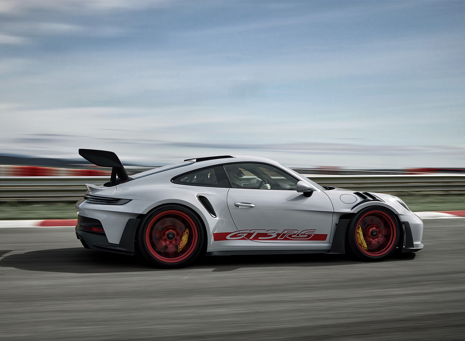 2023 Porsche 911 GT3 RS Side Wallpapers (4)