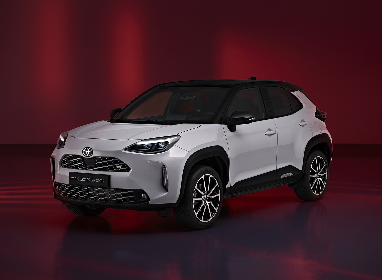 2023 Toyota Yaris Cross GR SPORT Front Three-Quarter Wallpapers (1)